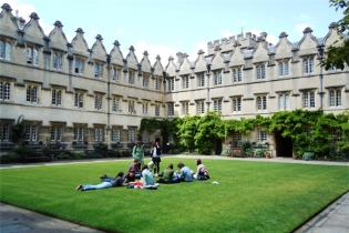 Tabere internationale cu plata in rate, Jesus College, University of Oxford