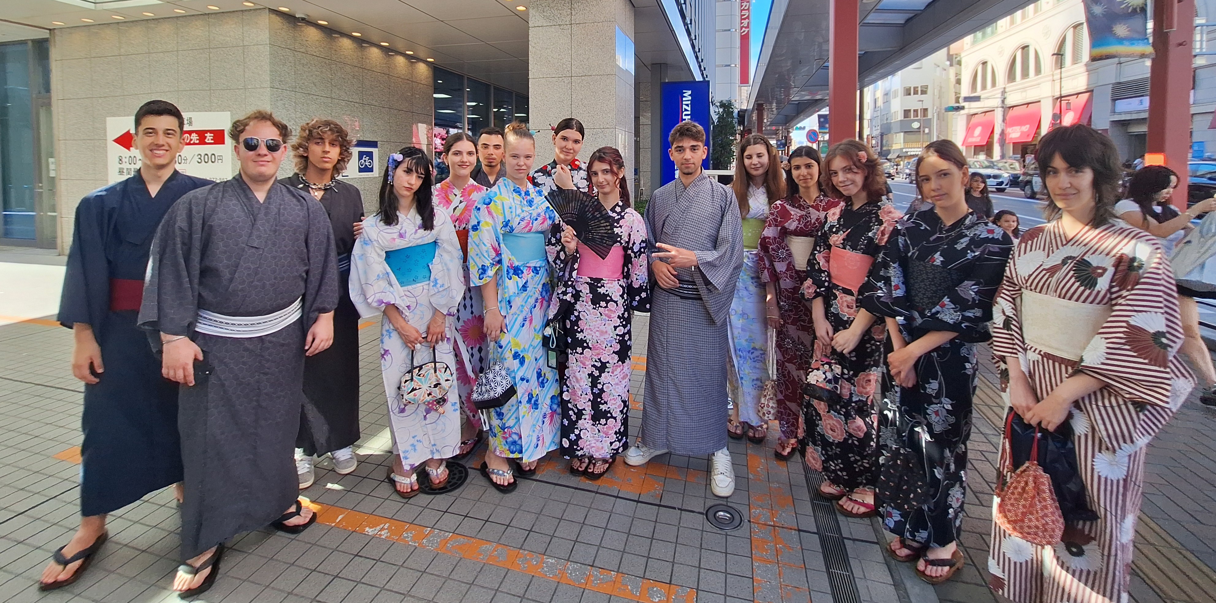 Tabără în Japonia: între tradiții, tehnologie și aventură